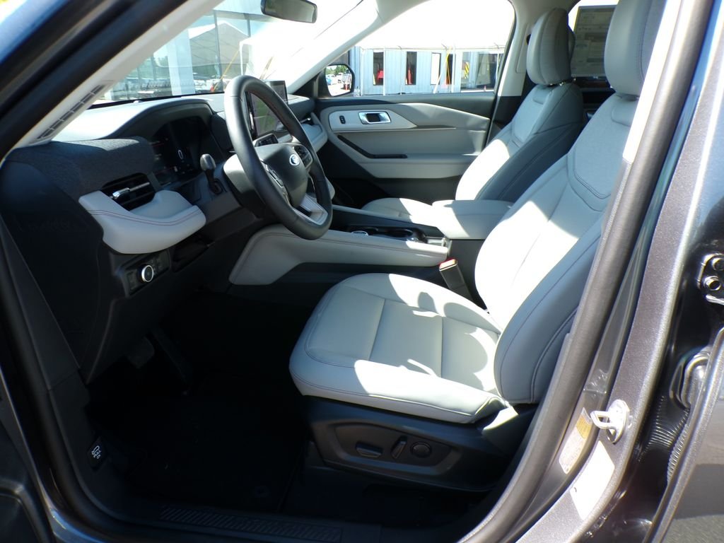 New 2026 Carbonized Gray Metallic Ford Active image 13