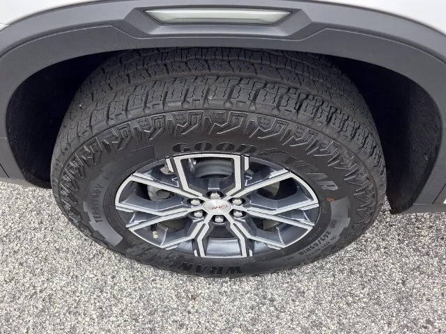 Used 2026 White GMC AT4 image 21
