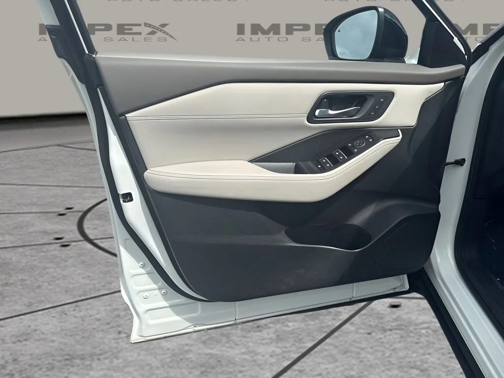 Used 2025 White Nissan SL image 27