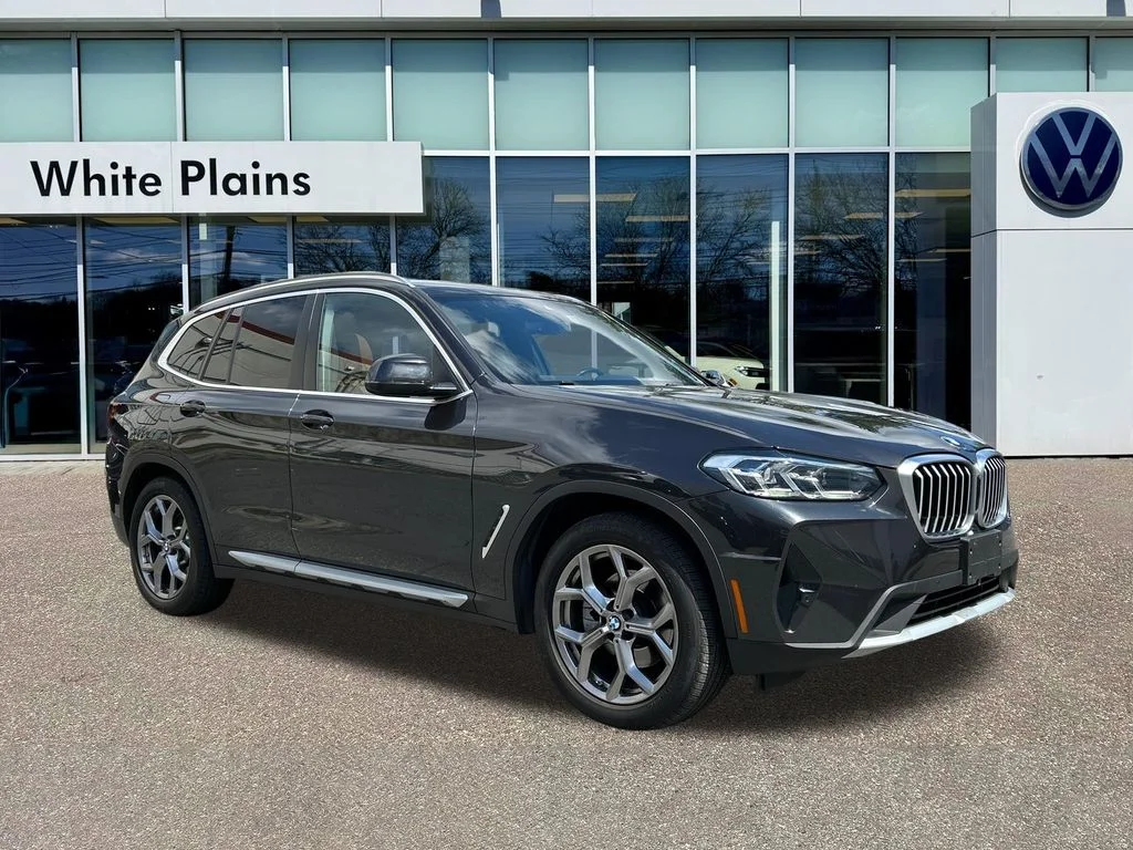 Used 2023 Gray BMW xDrive30i image 1