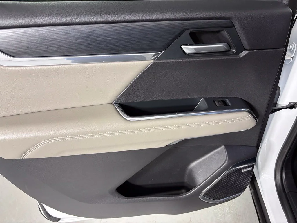 Used 2026 White GMC Elevation image 35