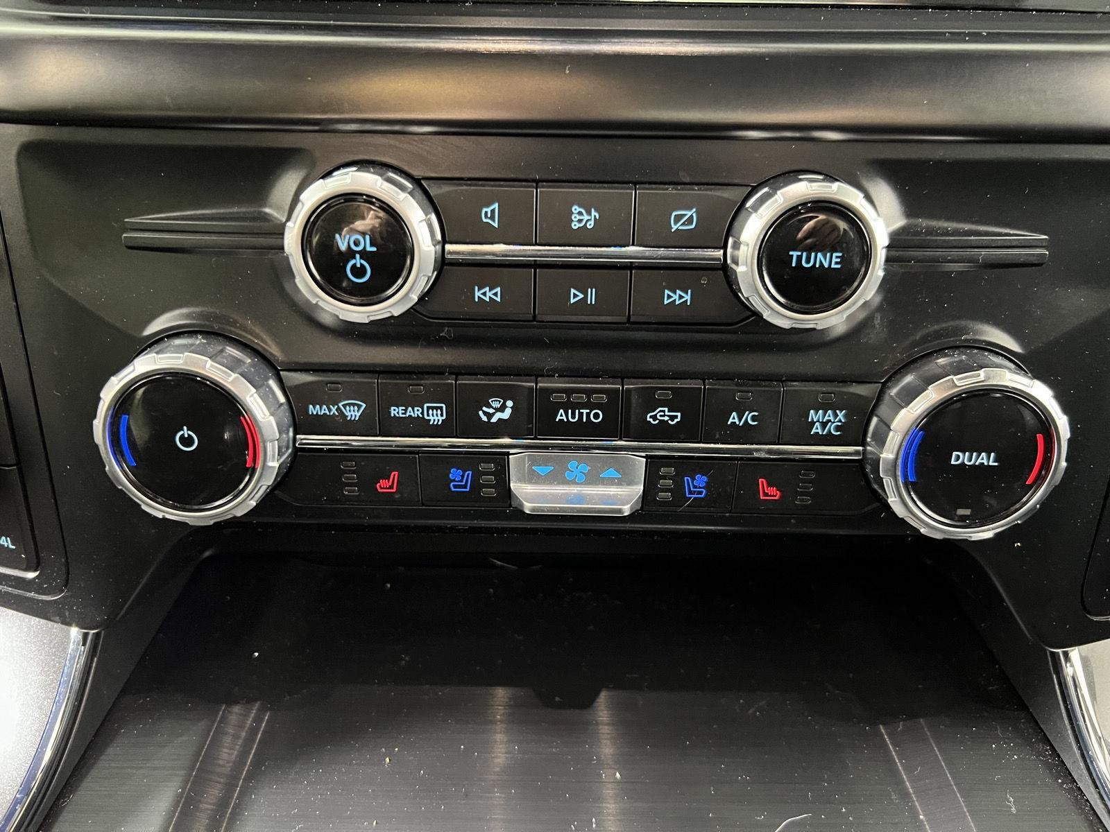 Used 2023 Agate Black Ford LARIAT image 19