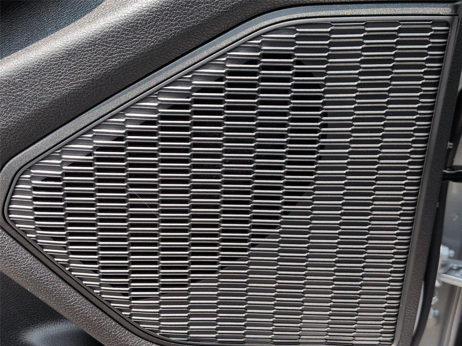 New 2026 Silver Zynith Exterior Paint Jeep Laredo Altitude image 17