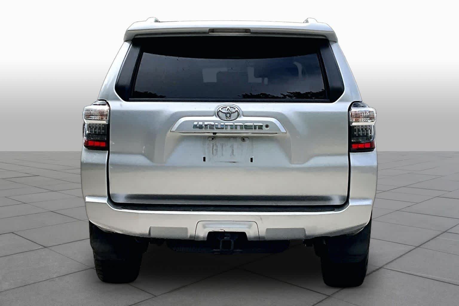 Used 2015 Classic Silver Metallic Toyota SR5 Premium image 4