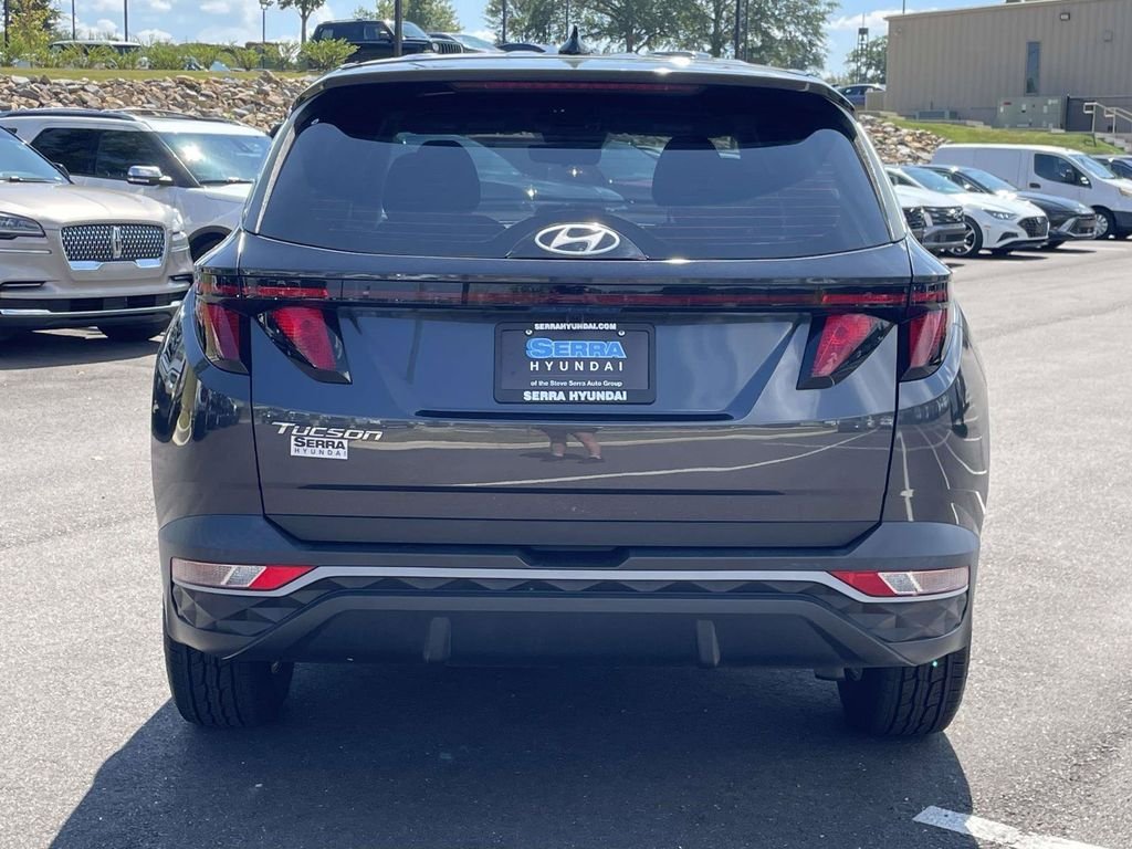 Used 2022 Gray Hyundai SE image 4