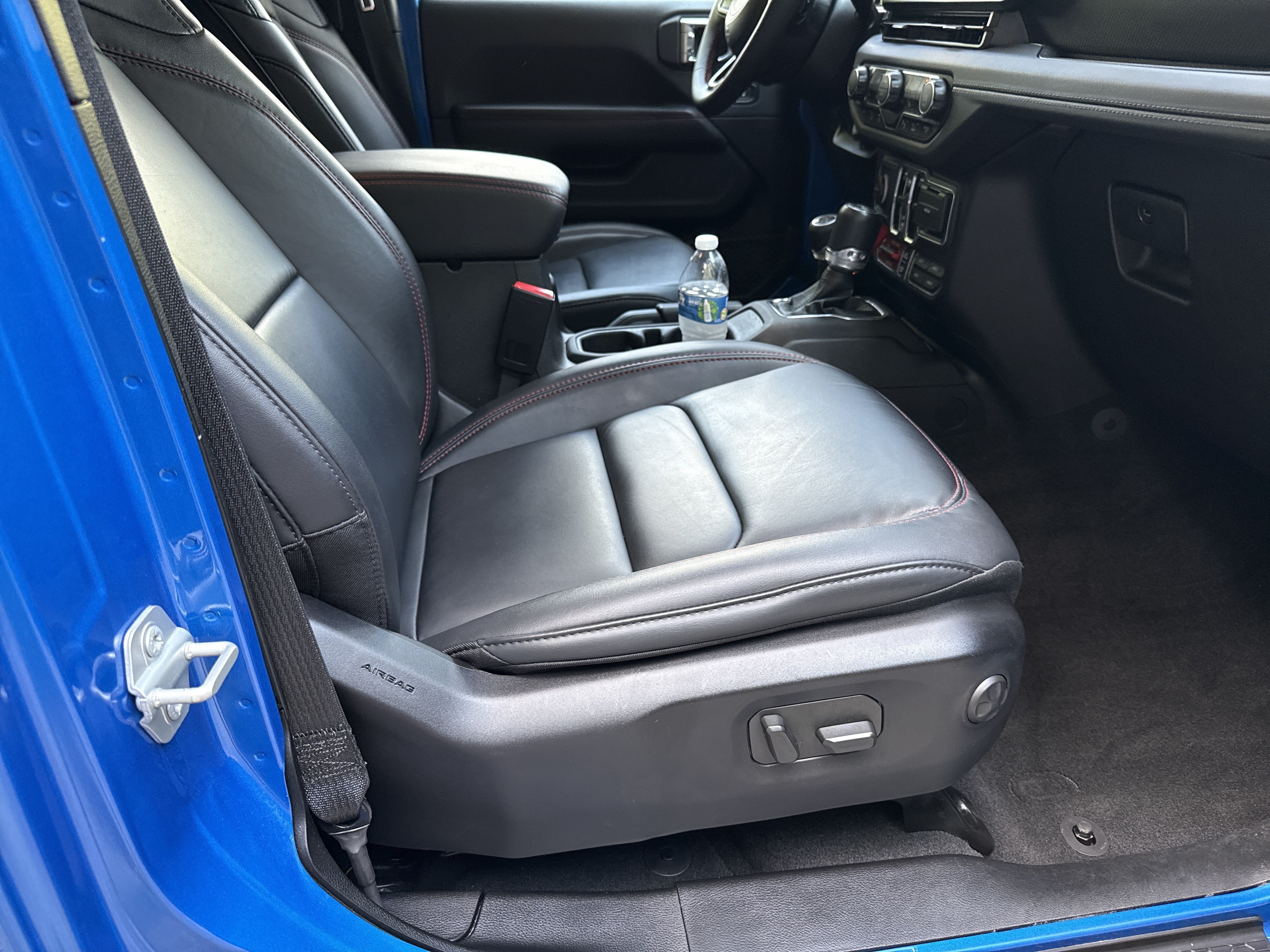 Used 2024 Hydro Blue Pearlcoat Jeep Rubicon X image 15