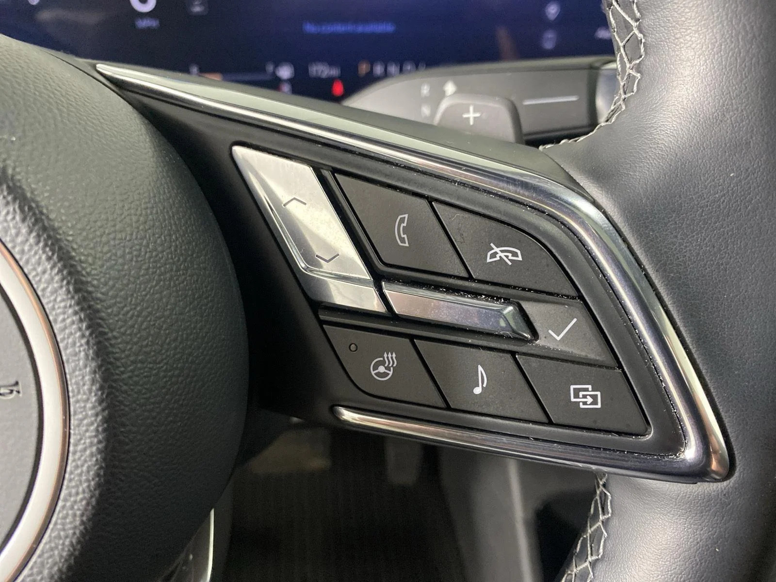 Used 2025 Ebony Twilight Metallic Buick Avenir image 25
