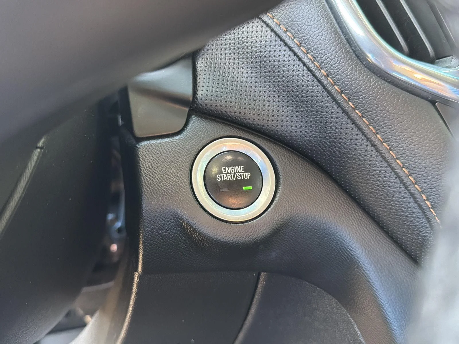 Used 2019 Iridescent Pearl Tricoat Chevrolet Premier image 21