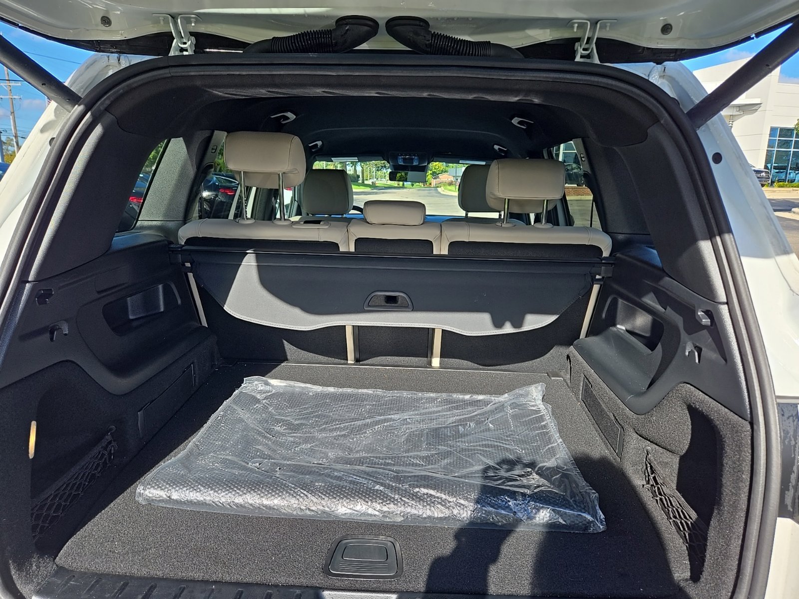 Certified Used 2025 White Mercedes-Benz GLB 250 image 4