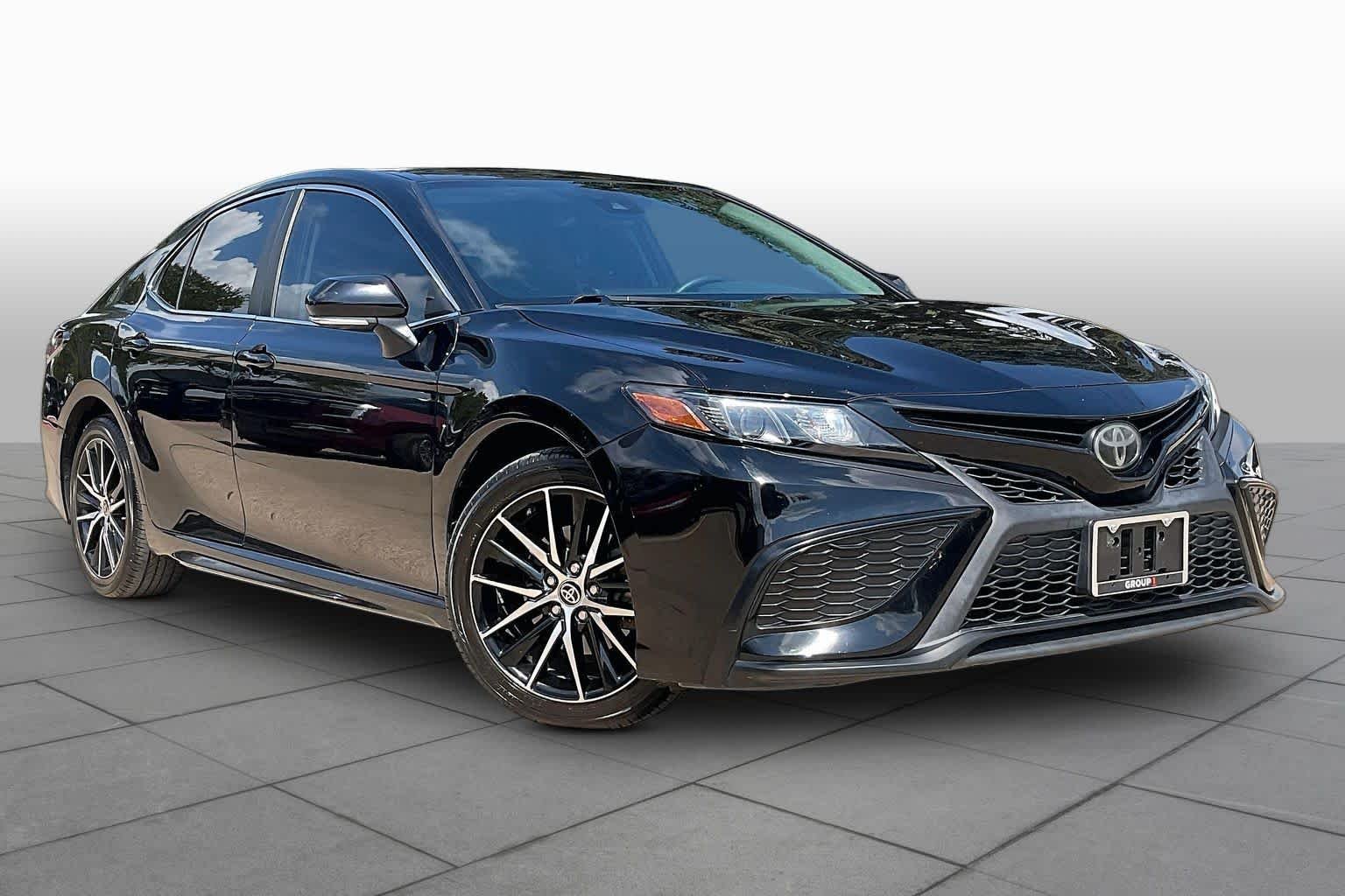 Used 2022 Midnight Black Metallic Toyota SE image 3