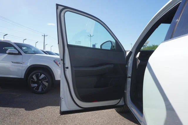 New 2027 Opal White Pearl Volkswagen 2.0T SEL image 17