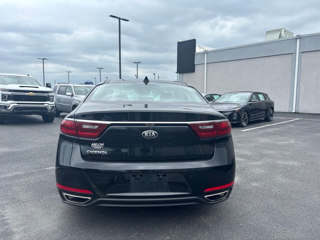 Used 2017 Black Kia Premium image 4