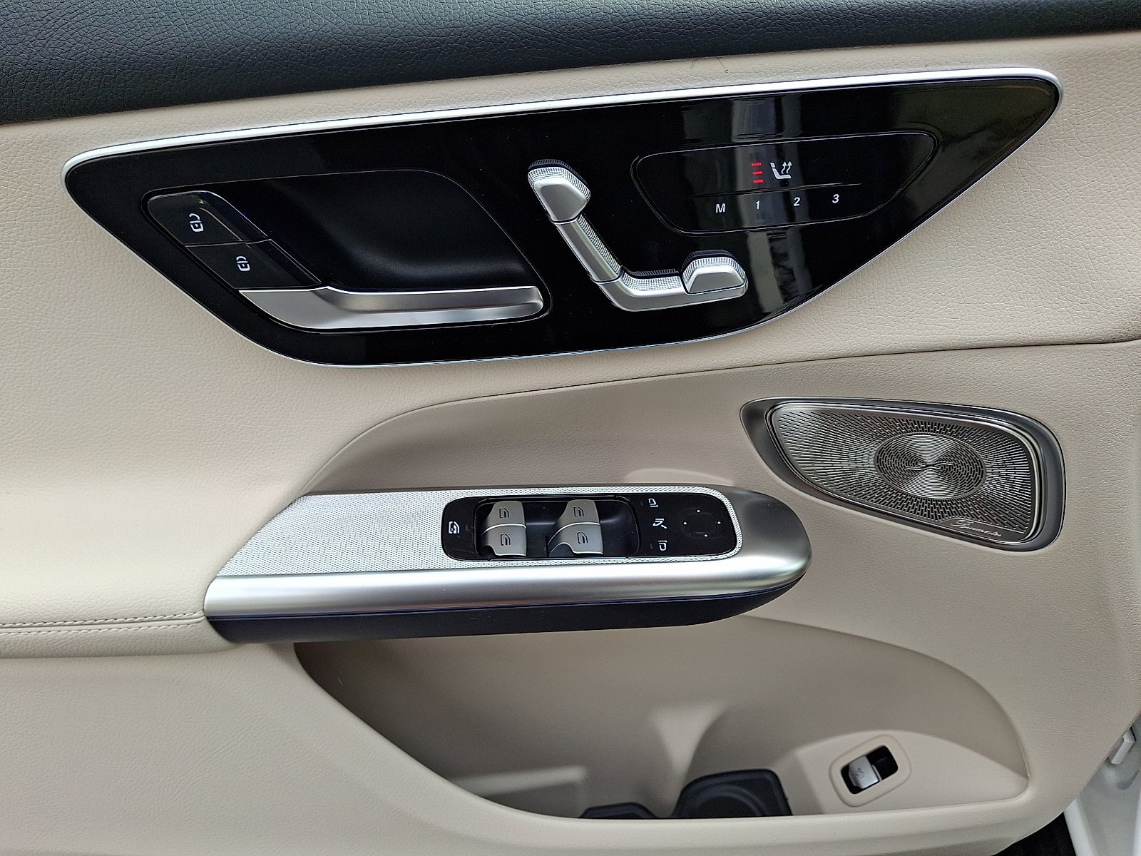 New 2026 Polar White Mercedes-Benz GLC 300 image 33