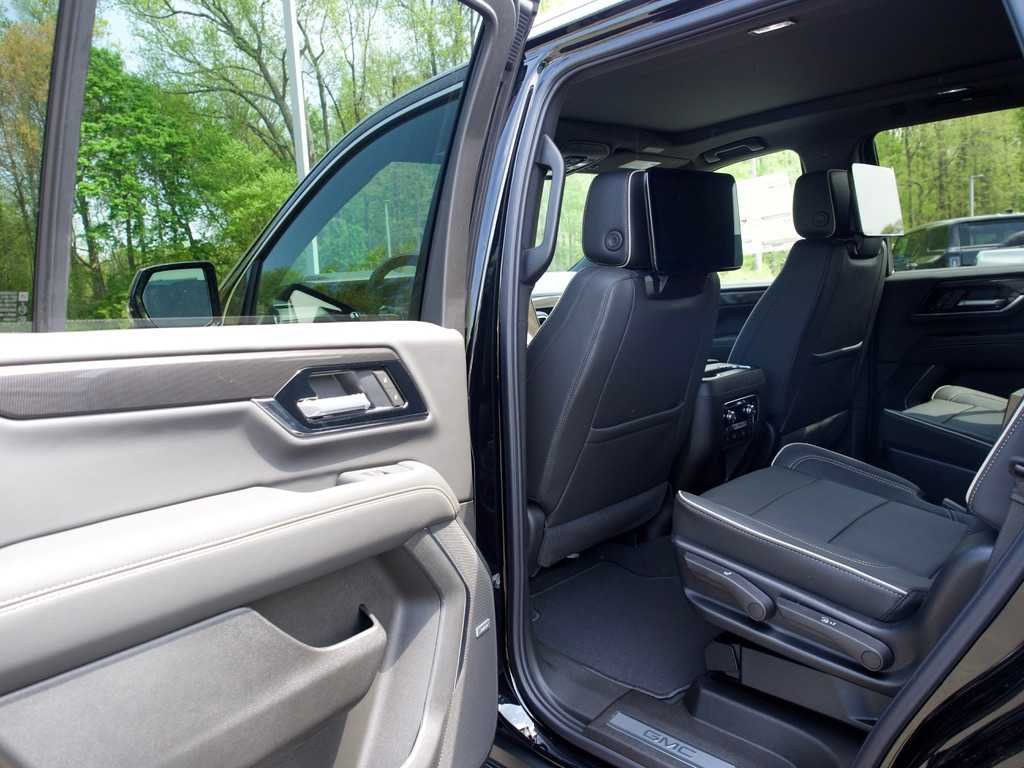 New 2026 Onyx Black GMC Elevation image 12