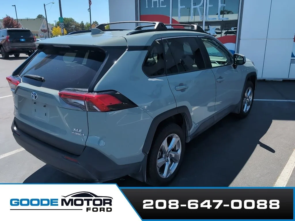 Used 2021 Lunar Toyota XLE Premium image 4