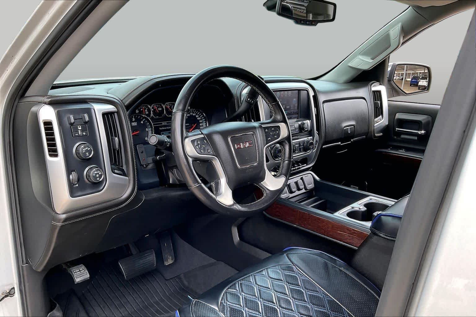 Used 2018 Quicksilver Metallic GMC SLT image 17