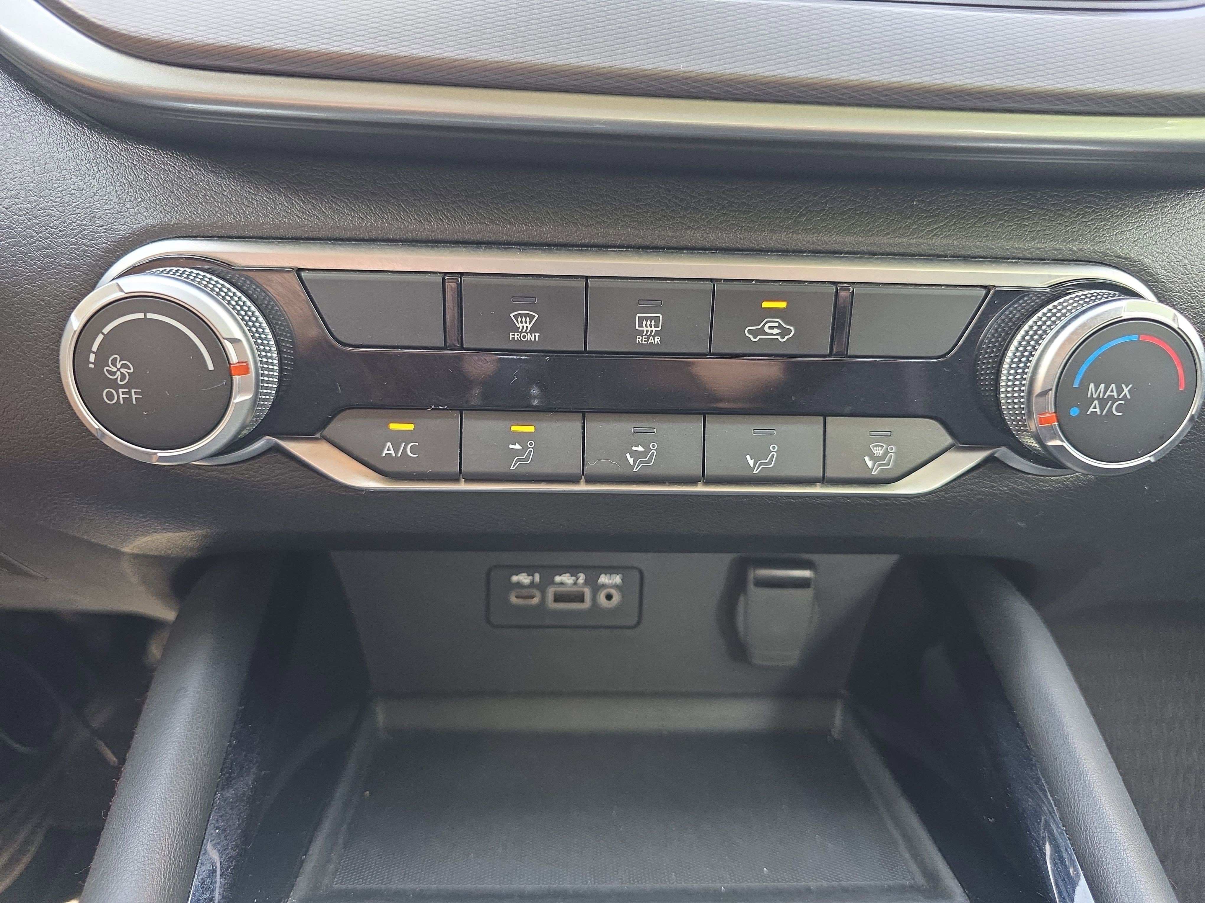 Used 2025 Super Black Nissan SR image 23