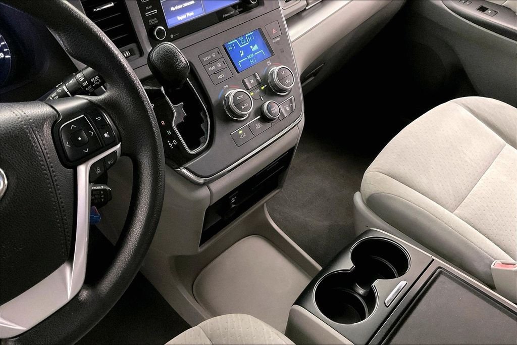 Used 2019 White Toyota LE image 19