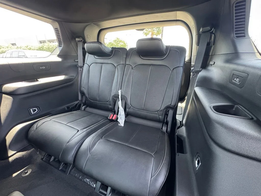 New 2026 Baltic Gray Metallic Clear-Coat Exterior Paint Jeep Limited image 31
