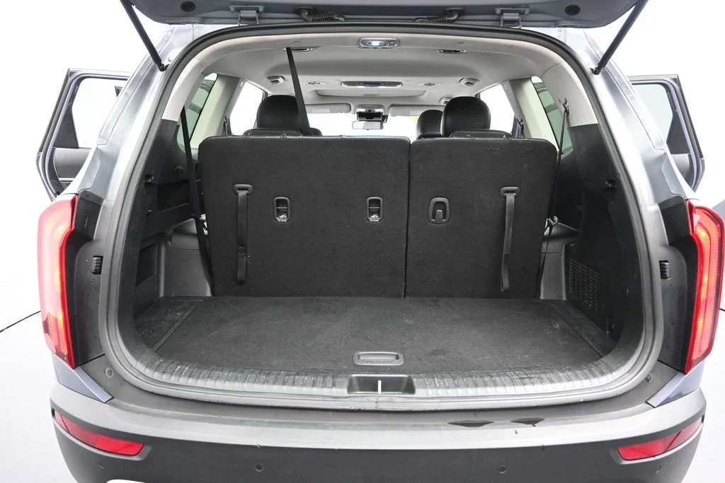 Used 2022 Everlasting Silver Kia S image 11