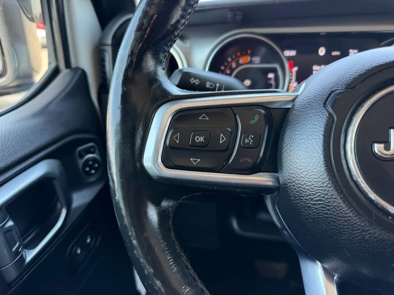 Certified Used 2019 Bright White Clearcoat Jeep Sahara image 12