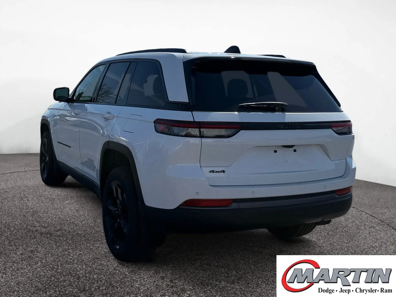 New 2026 Bright White Clear-Coat Exterior Paint Jeep Limited image 3