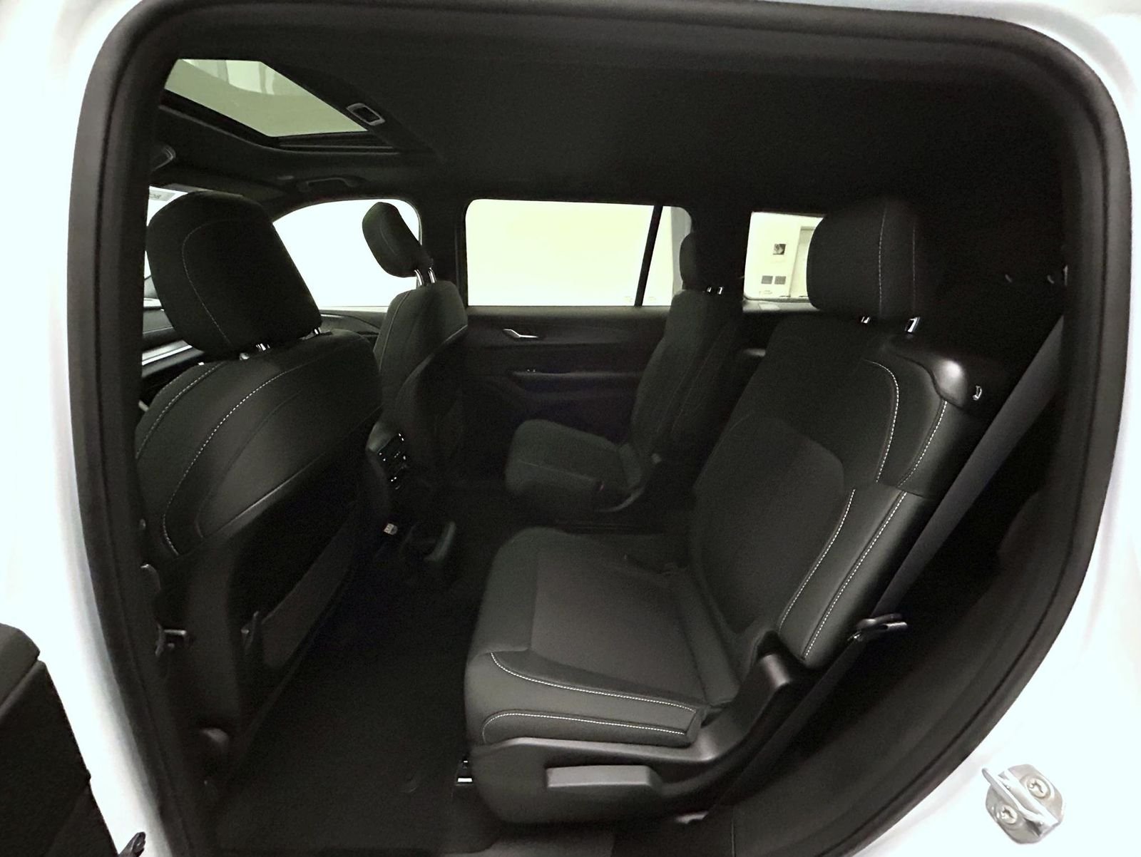 New 2026 Bright White Clearcoat Jeep Laredo X image 20