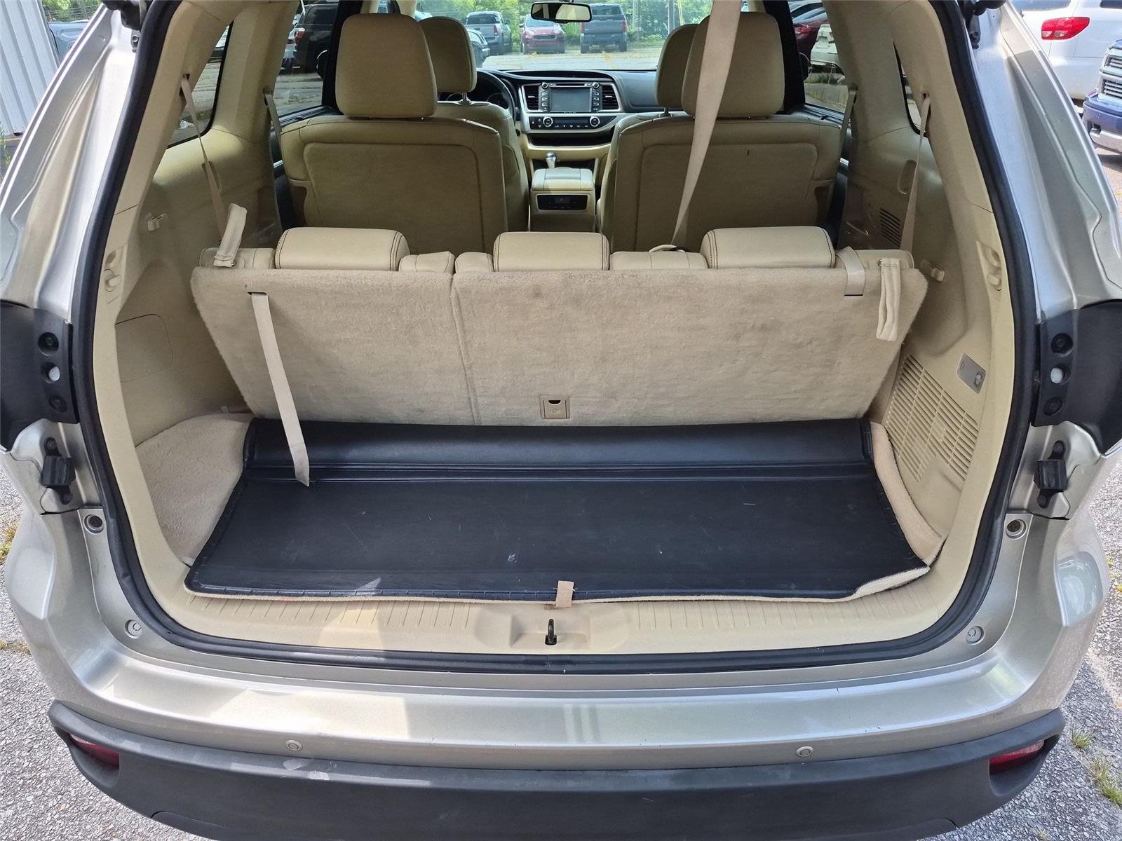 Used 2016  Toyota Limited image 36