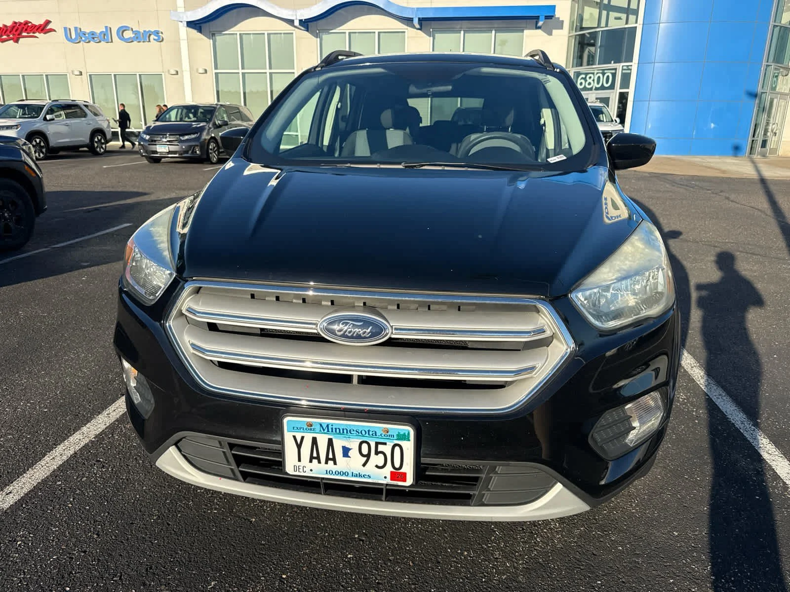 Used 2018 Shadow Black Ford SE image 3