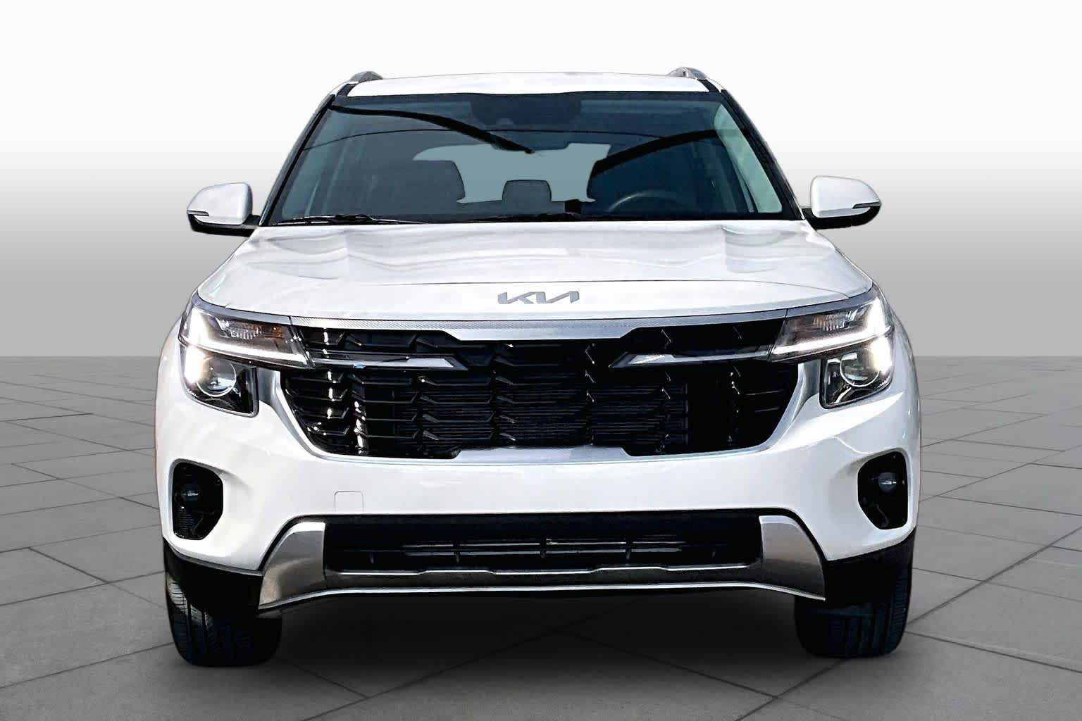 Used 2026 Snow White Pearl Kia EX image 4