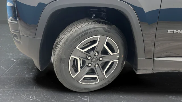 New 2026 Diamond Black Crystal Pearl-Coat Exterior Paint Jeep Limited image 36