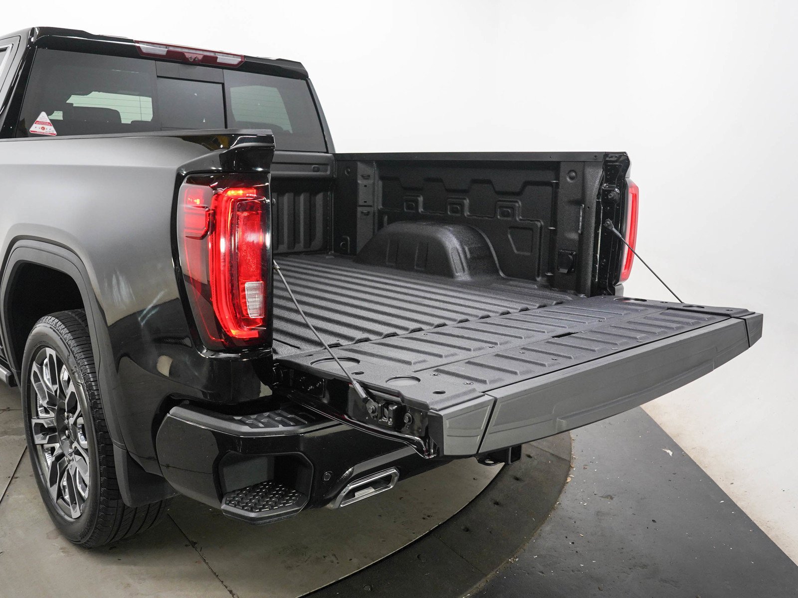 Used 2025 Black GMC Denali Ultimate image 9