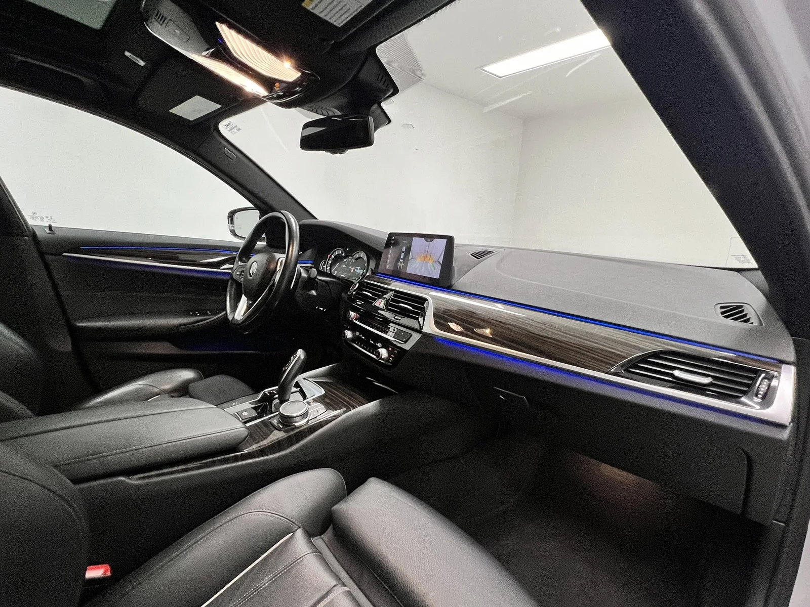 Used 2019 Glacier Silver Metallic BMW 530i xDrive image 36