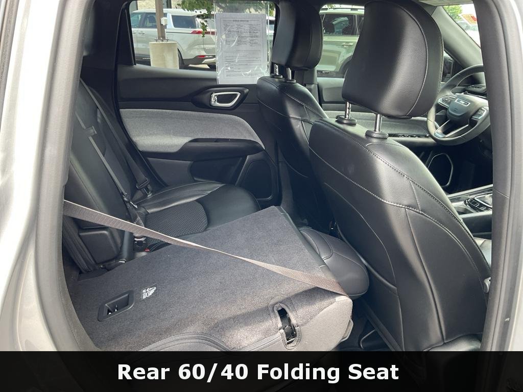 Used 2023 Billet Silver Metallic Clearcoat Jeep Latitude image 14