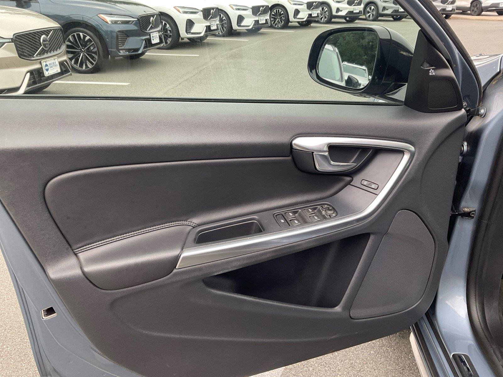 Used 2018 Mussel Blue Metallic Volvo T5PREMIER image 18