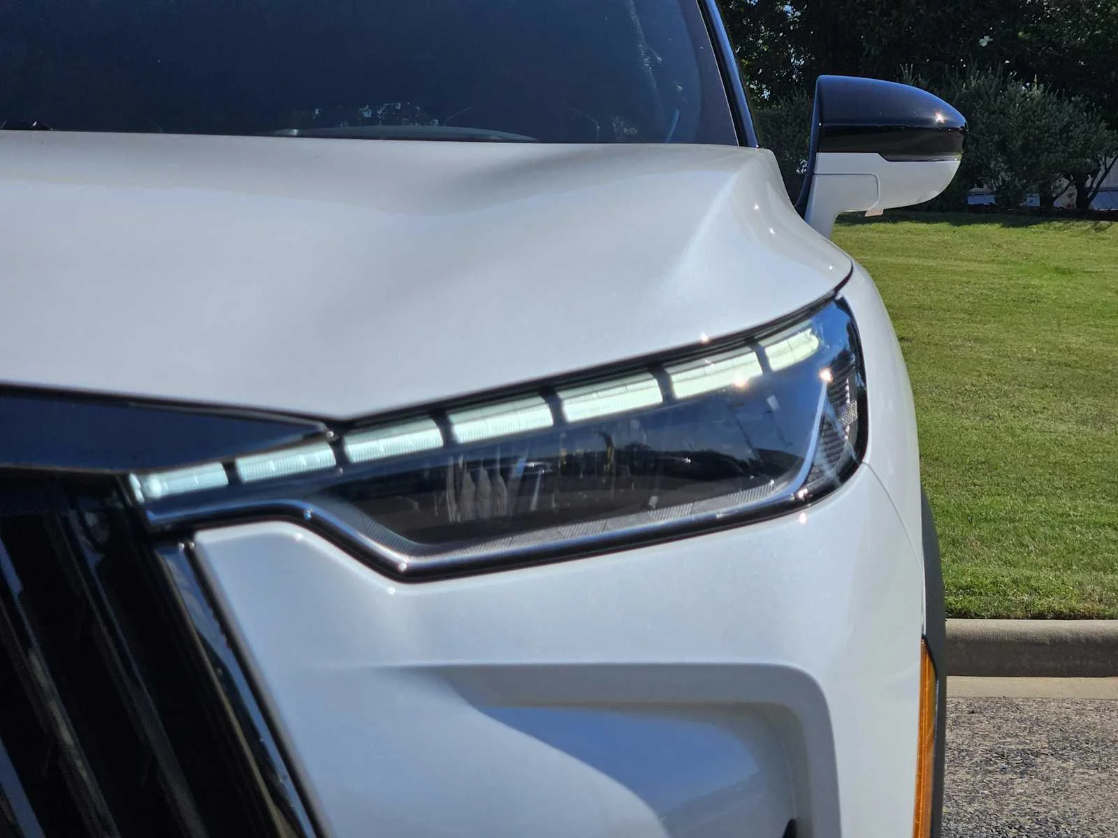 New 2027 2T RAD WHT INFINITI Autograph AWD image 6