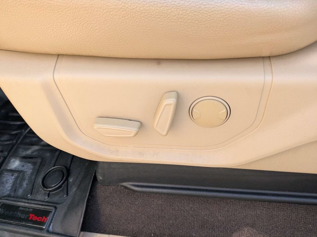 Used 2020 White Ford Lariat image 20