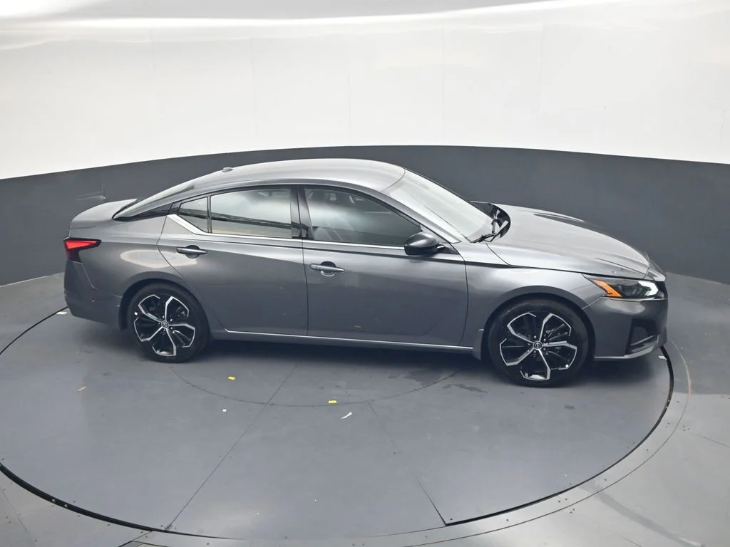 Used 2025 Gray Nissan 2.5 SR image 32