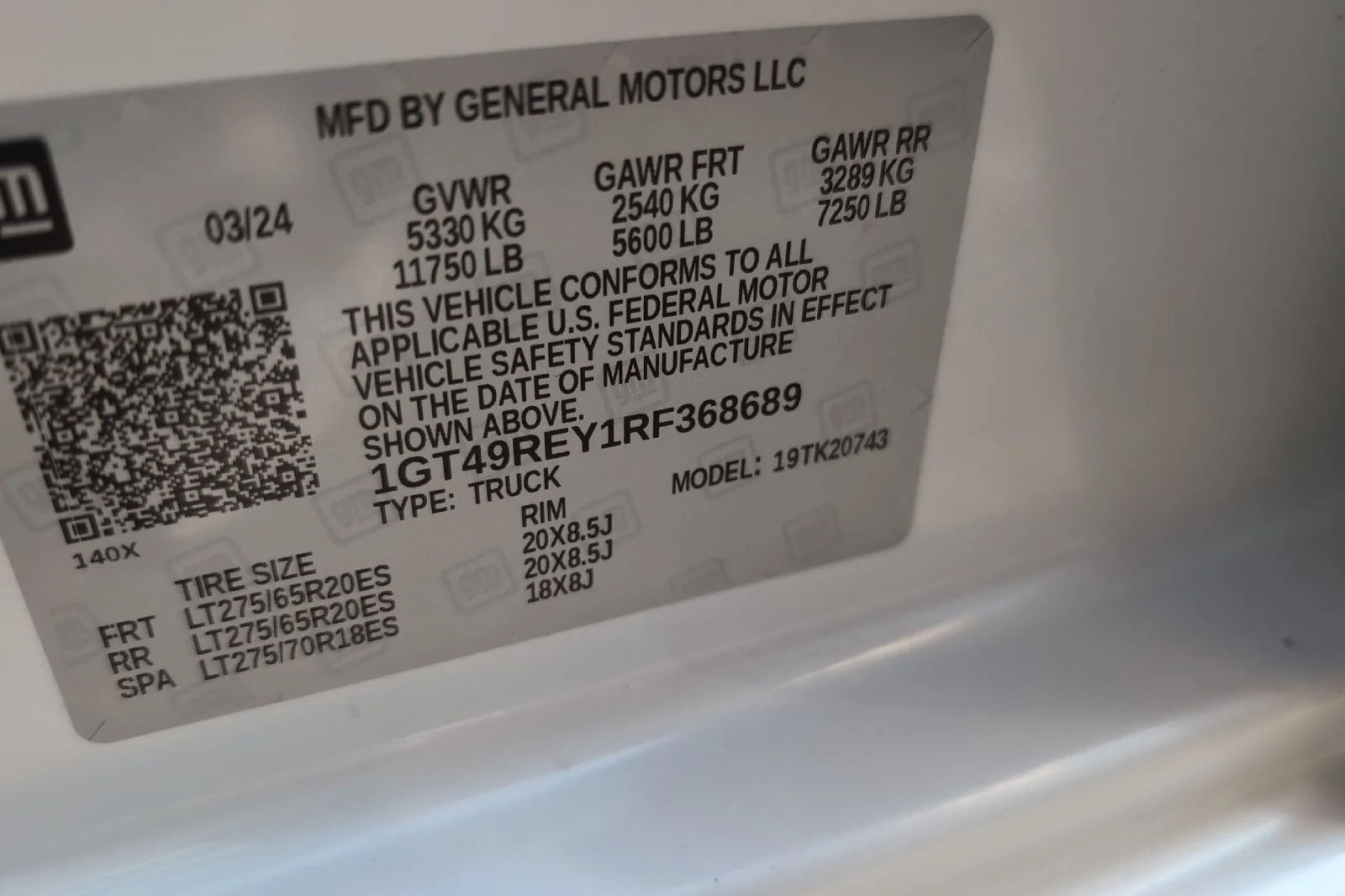 Used 2024 White Frost Tricoat GMC Denali image 30