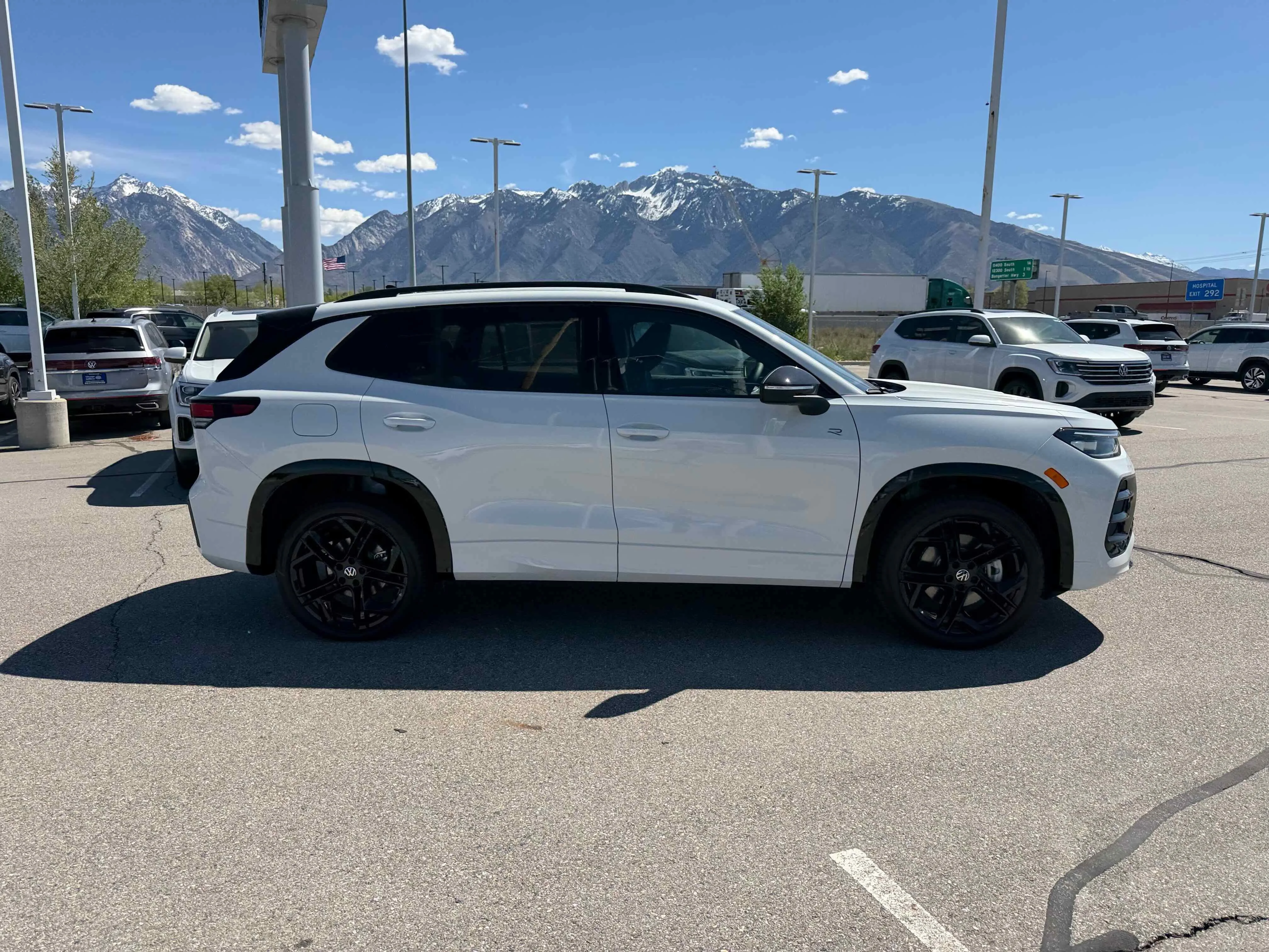 New 2026 Opal White Volkswagen SE R-Line Black image 6