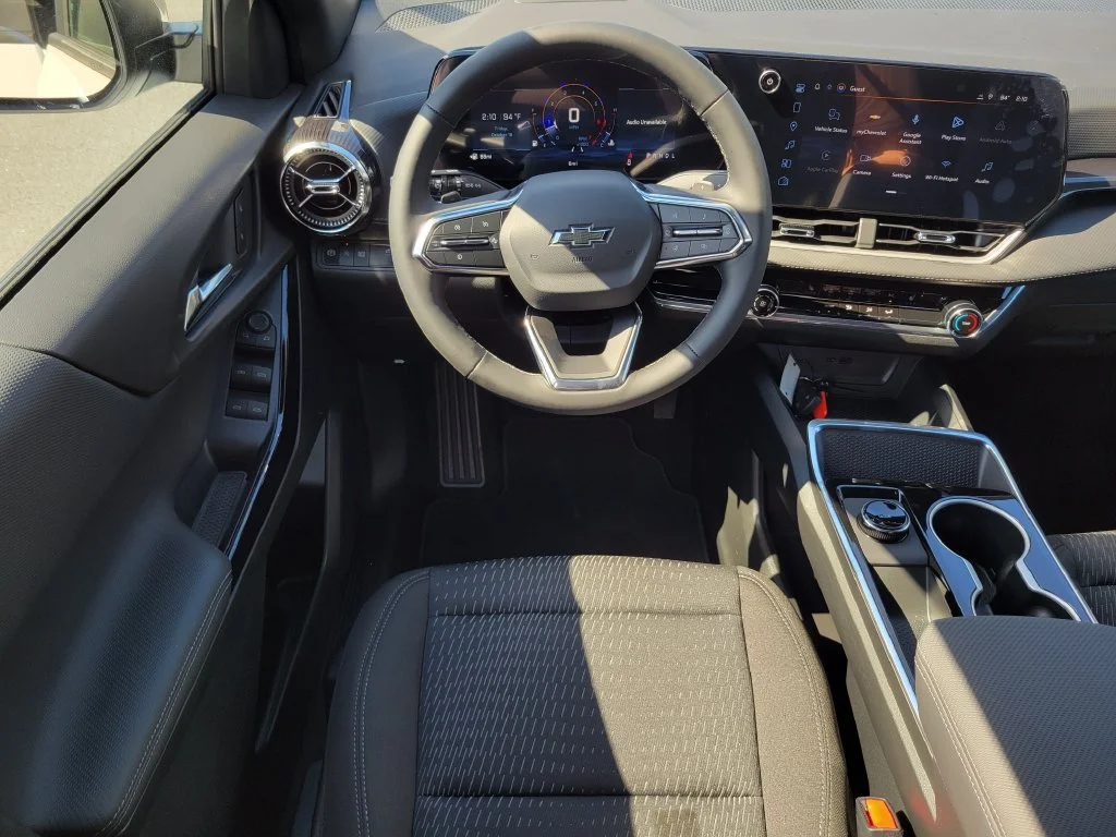 New 2027 Summit White Chevrolet LT image 18