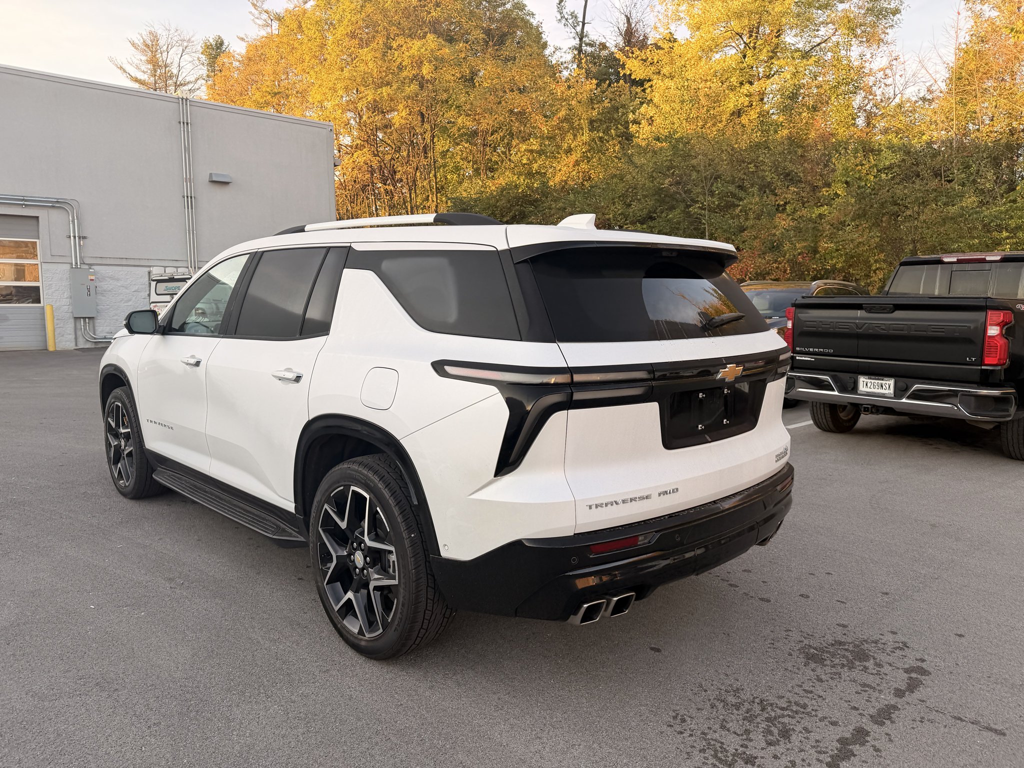 Used 2025 Iridescent Pearl Tricoat Chevrolet AWD High Country image 5