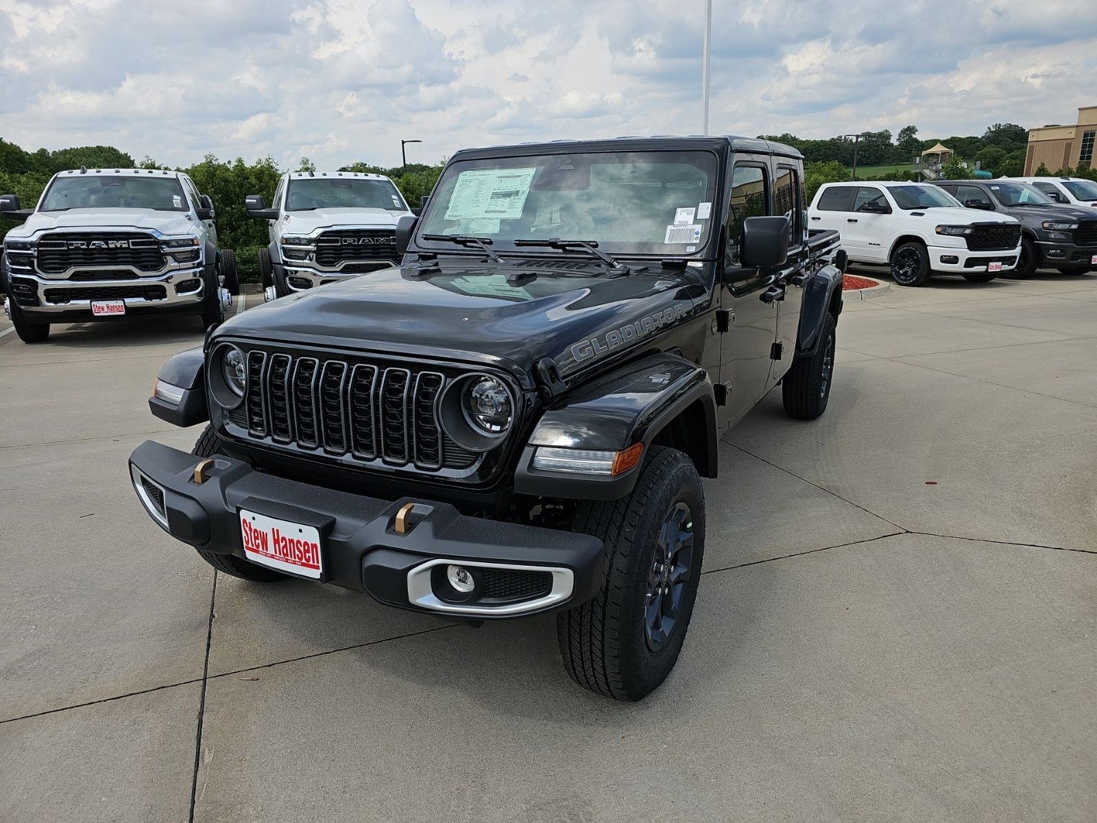 2026 Jeep Gladiator 85th Anniversary Edition Auto's photo