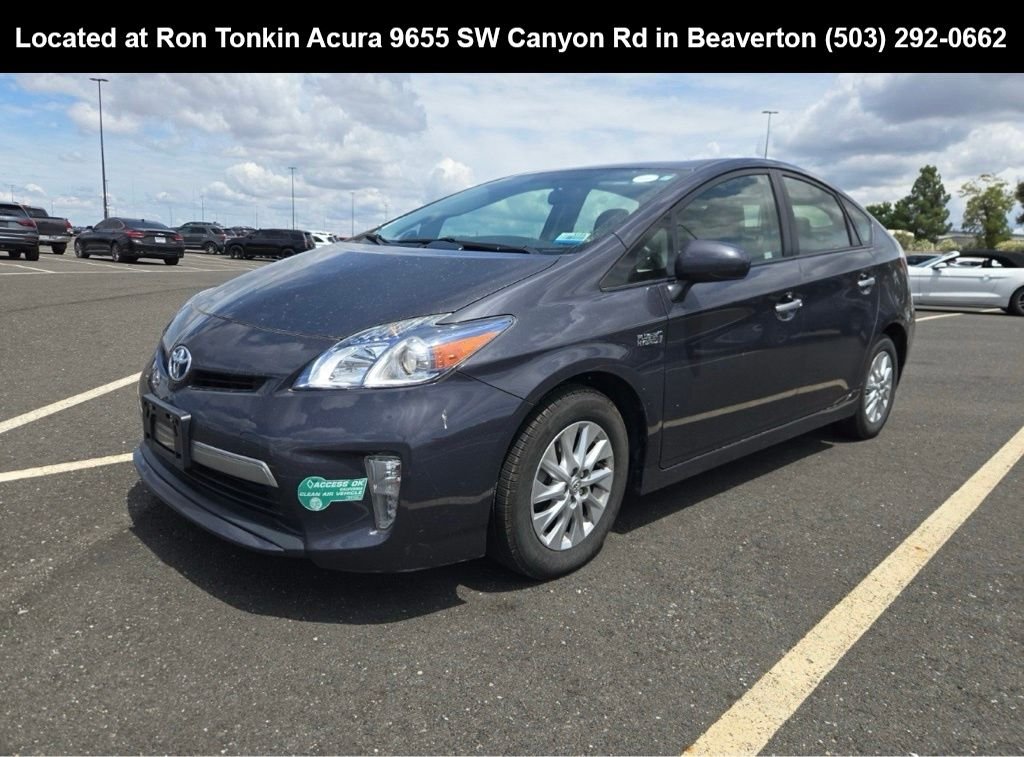 Used 2015 Winter Gray Metallic Toyota Base image 3