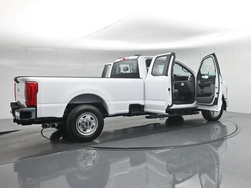New 2026 Oxford White Ford XL image 5