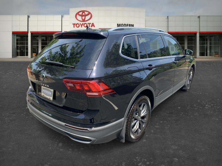 Used 2023 Platinum Gray Metallic Volkswagen SE image 5