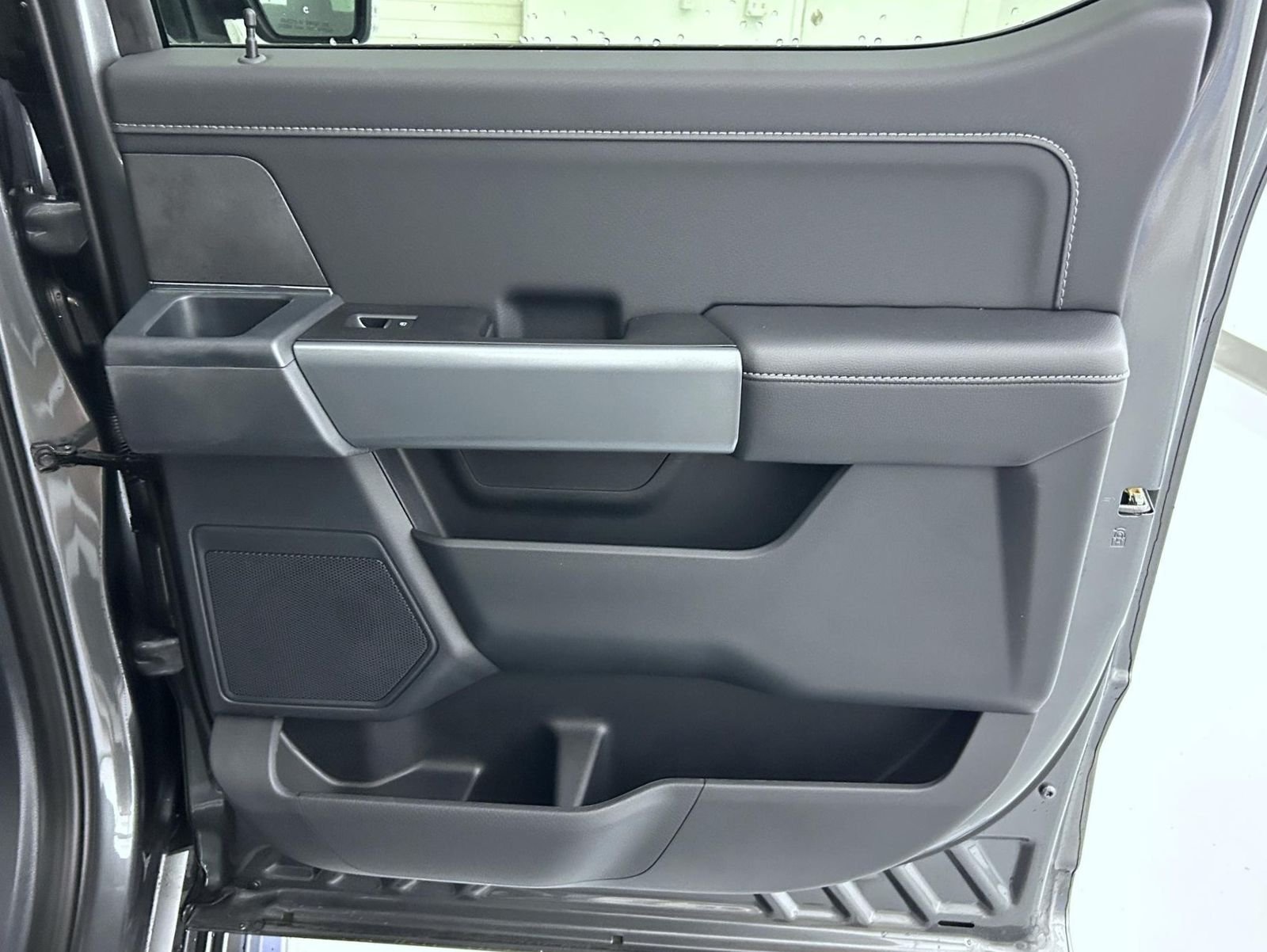 New 2026 Carbonized Gray Metallic Ford XLT image 17