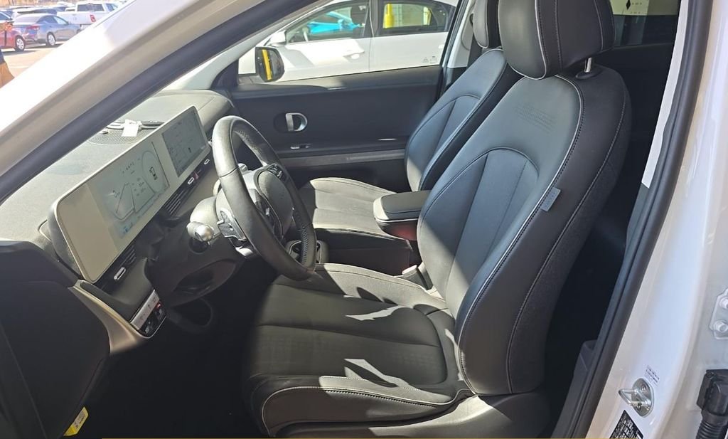 Used 2022 White Hyundai SEL image 5