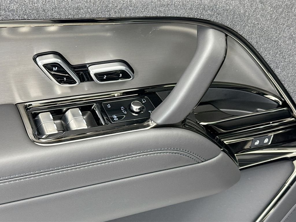 New 2026 Carpathian Grey Land Rover SE image 23
