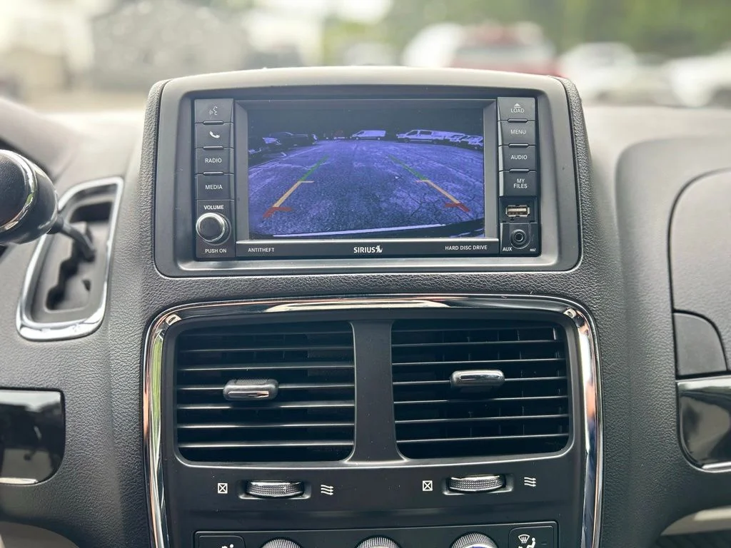 Used 2019 Gray Dodge SXT image 12